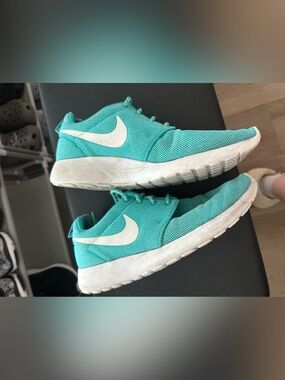Nike Teal Turquoise Mesh Sneakers with White Swoosh